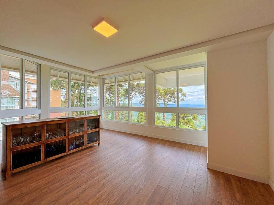 Apto Localizado Ha Duas Quadras Da Rua Coberta! Apartamento Gramado