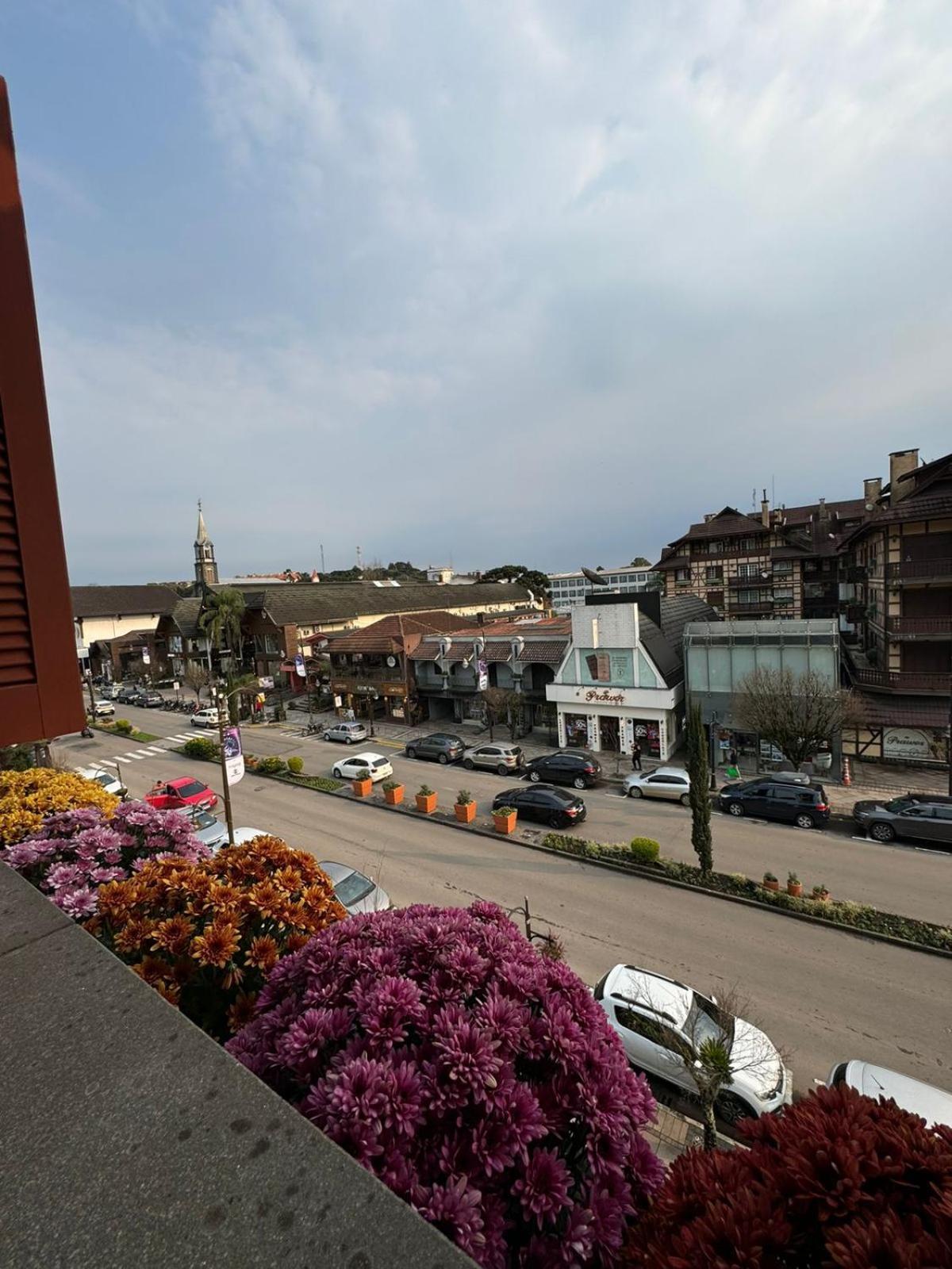 3 Ao Lado Da Rua Coberta Gramado