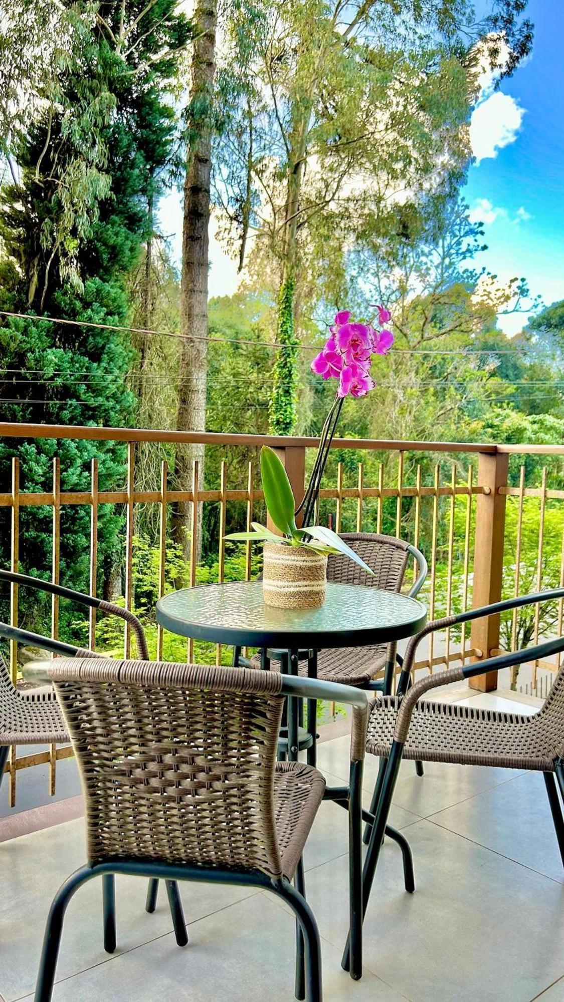 Apartamento Lindo E Aconchegante Com Lareira Cond C/ Piscina Gramado