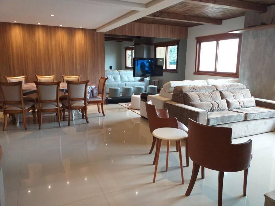 Apartamento Grande Com - Churrasqueira Lareira Climatizado Gramado