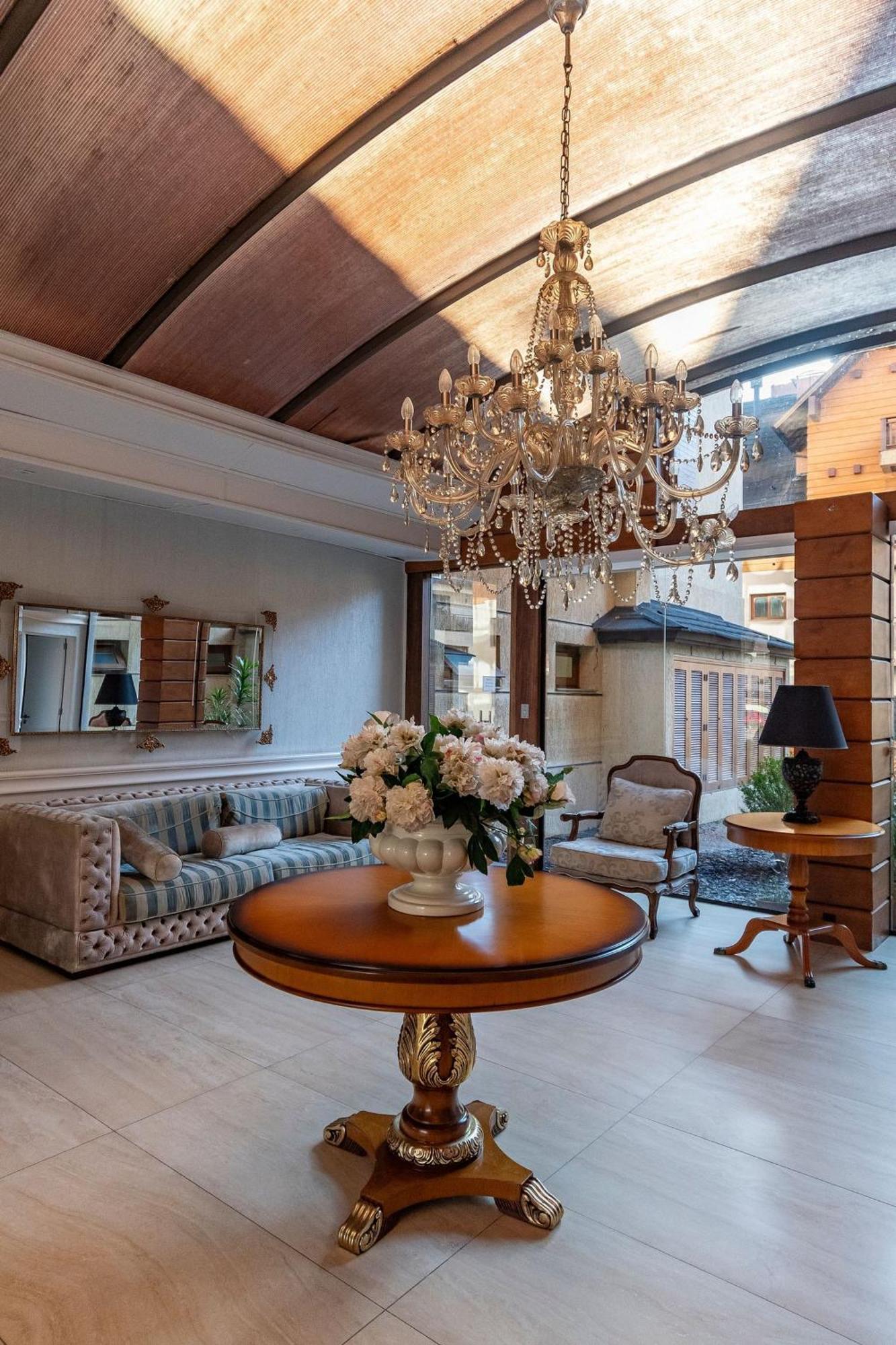 Duplex 300m R. Coberta, 4 Dorm, 3 Suite, Hidro Gramado