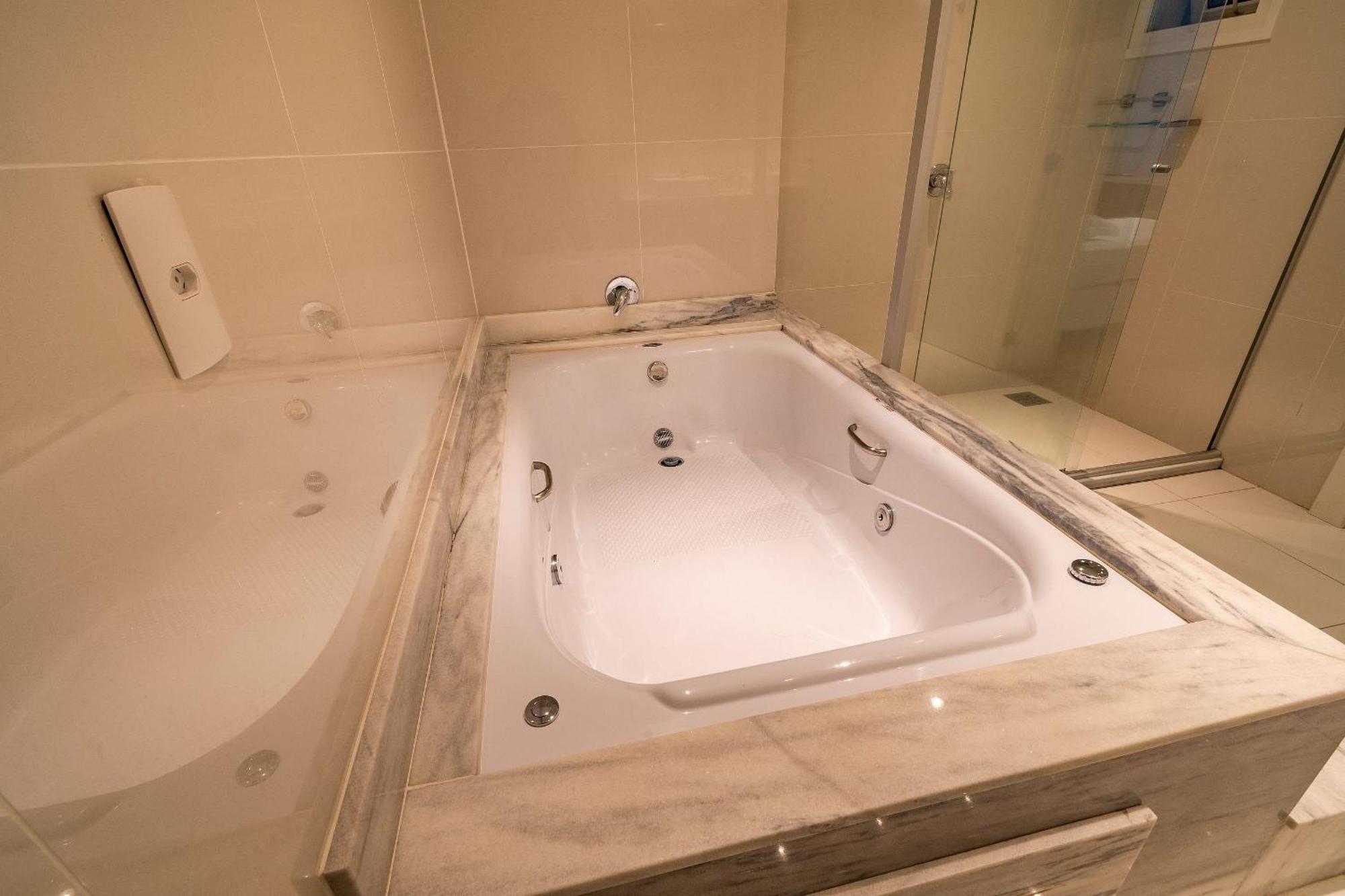 Duplex 300m R. Coberta, 4 Dorm, 3 Suite, Hidro * Gramado