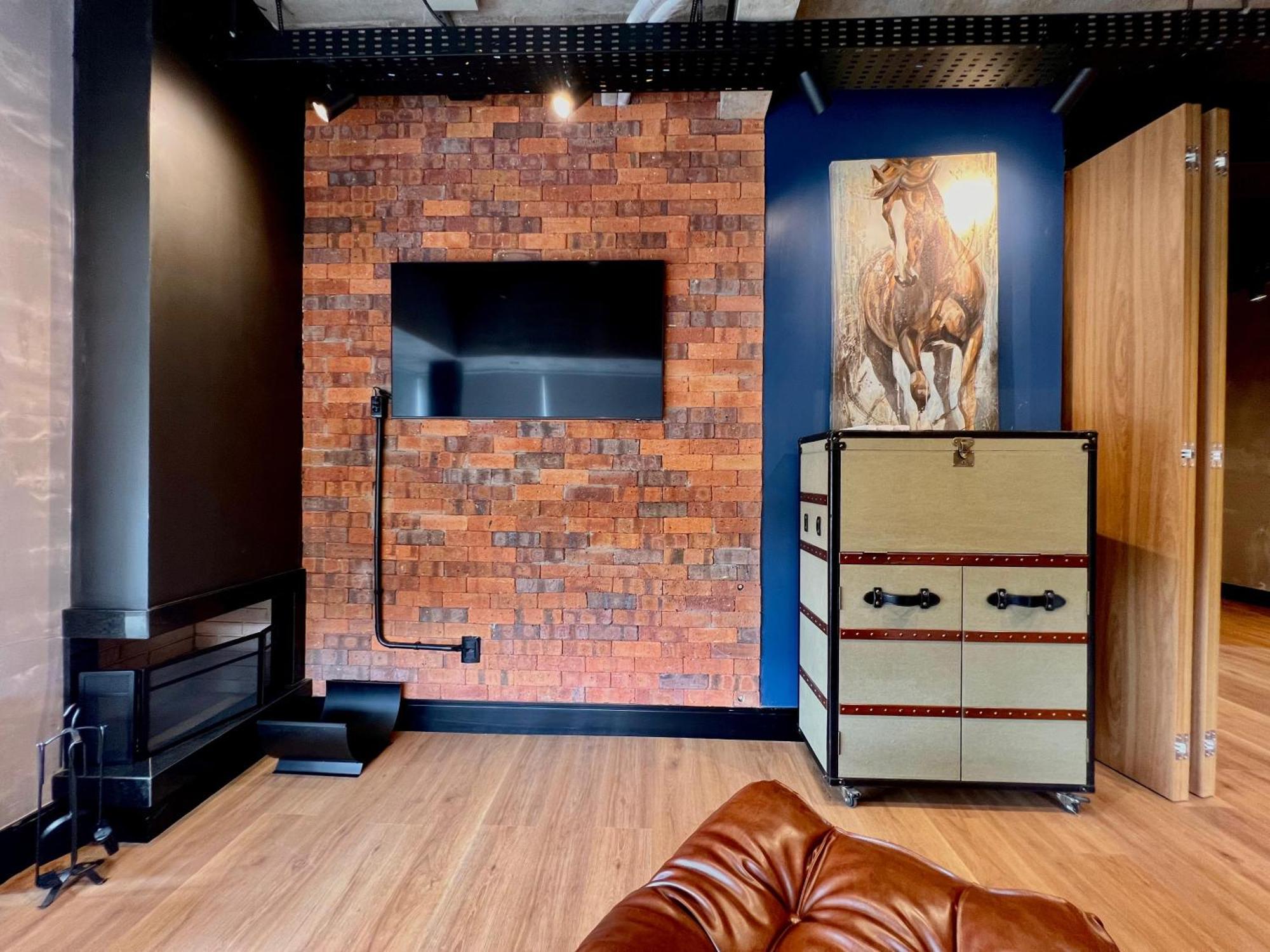 Tribeca 402 *