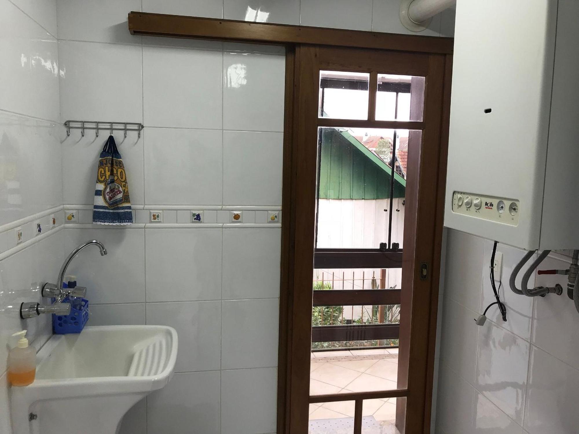 Apartamento 02 Suites, Ar Condicionado - Rua Coberta *