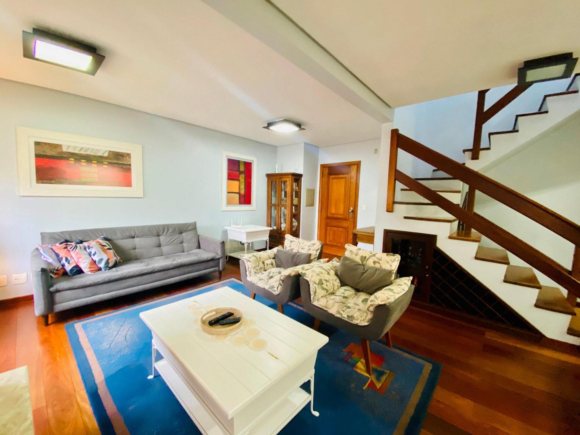 Apartamento 02 Suites, Ar Condicionado - Rua Coberta