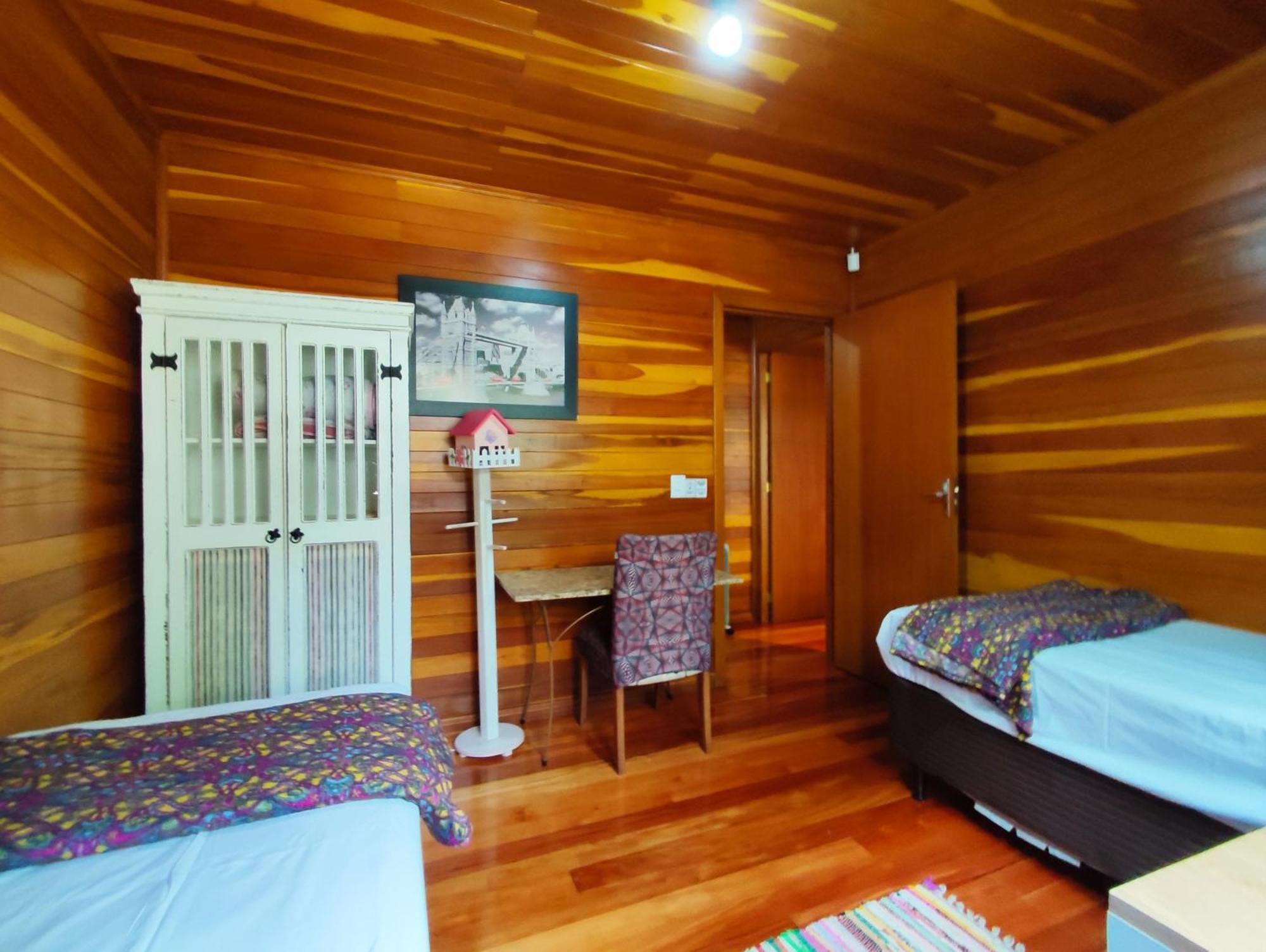 Charmosa Casa 3 Quartos Negro Gramado