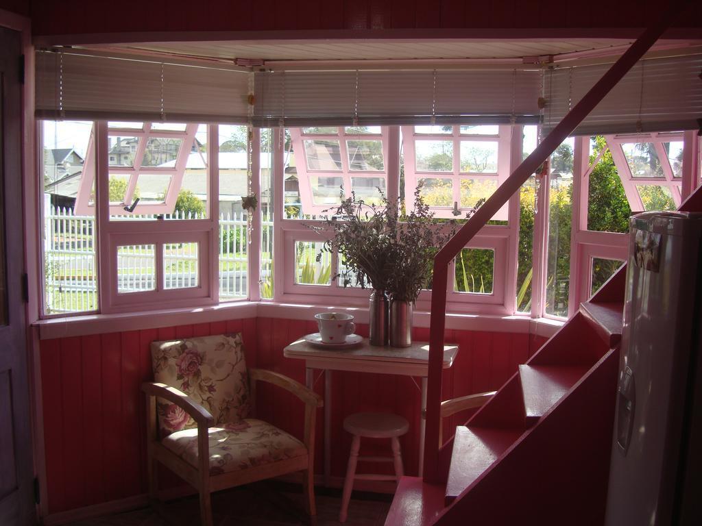 Chale Encantos Rosa E Lilas Casa de férias Gramado