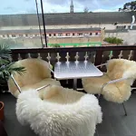 BELÍSSIMO apartamento no CENTRO de Gramado