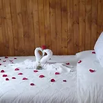 Quarto, Cozinha E Banheiro