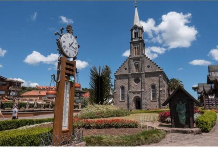 Em Gramado, Proxima A Avenida Hortencias *