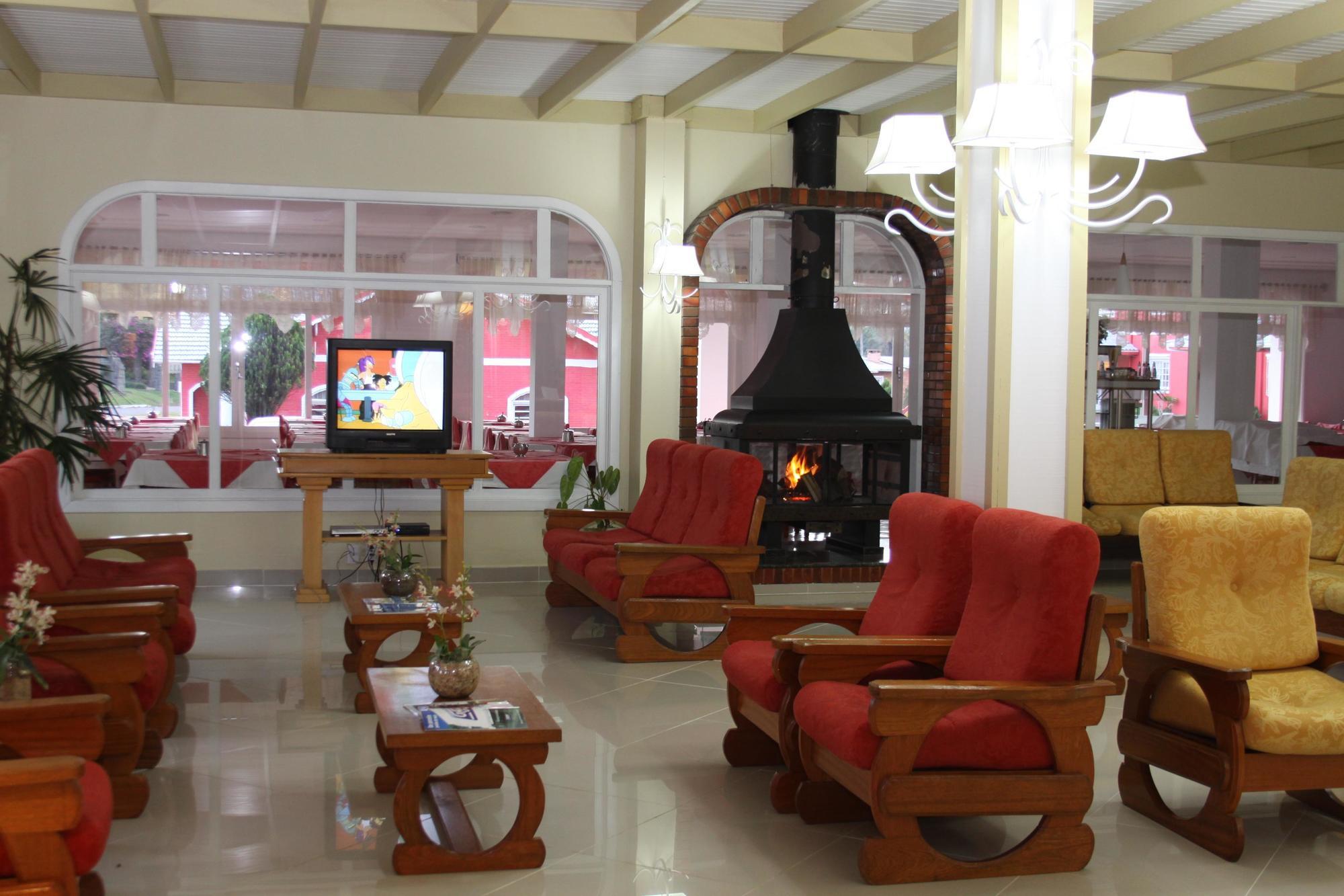 Galo Vermelho Hotel 3*