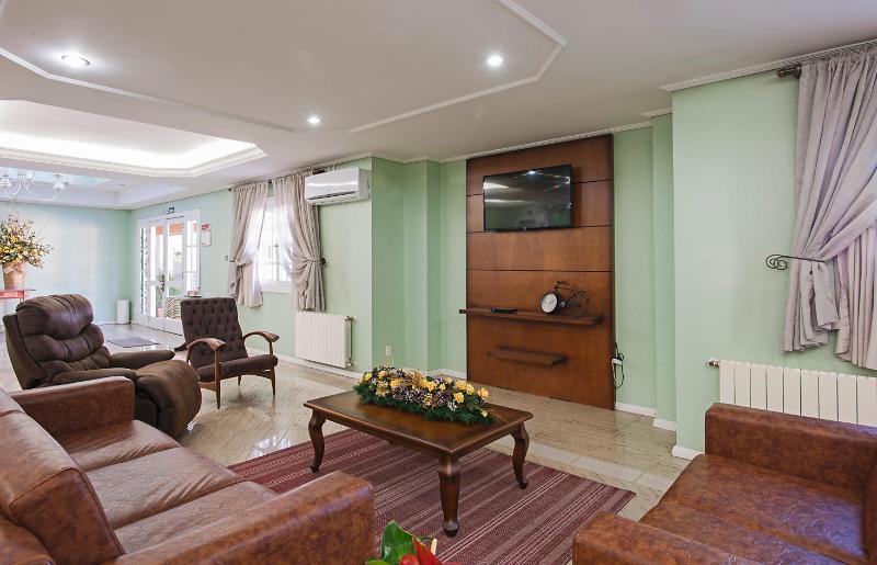 Galo Vermelho Hotel